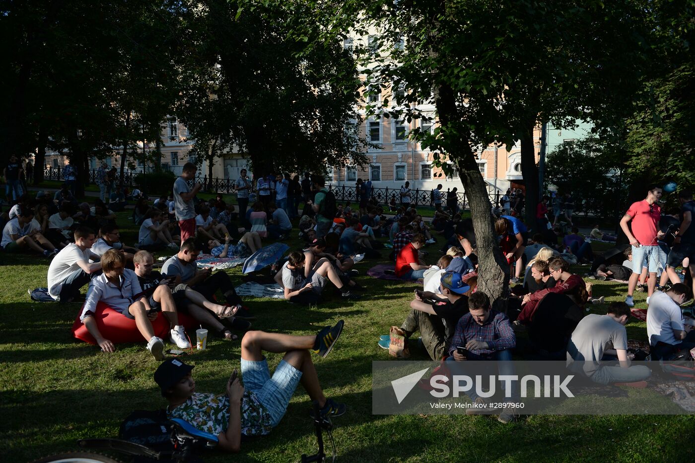 Pokemon Go players in Ilyinsky Park, Moscow