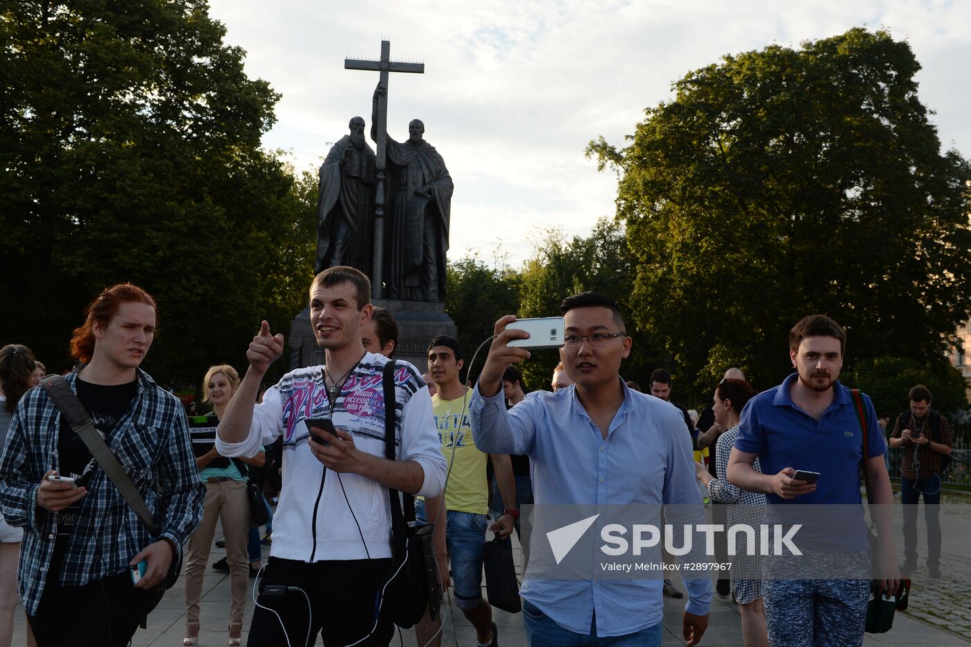 Pokemon Go players in Ilyinsky Park, Moscow