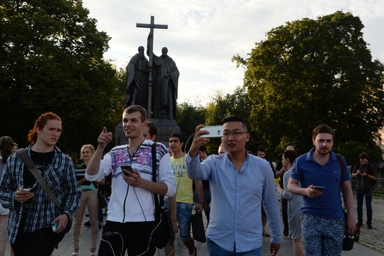 Pokemon Go players in Ilyinsky Park, Moscow