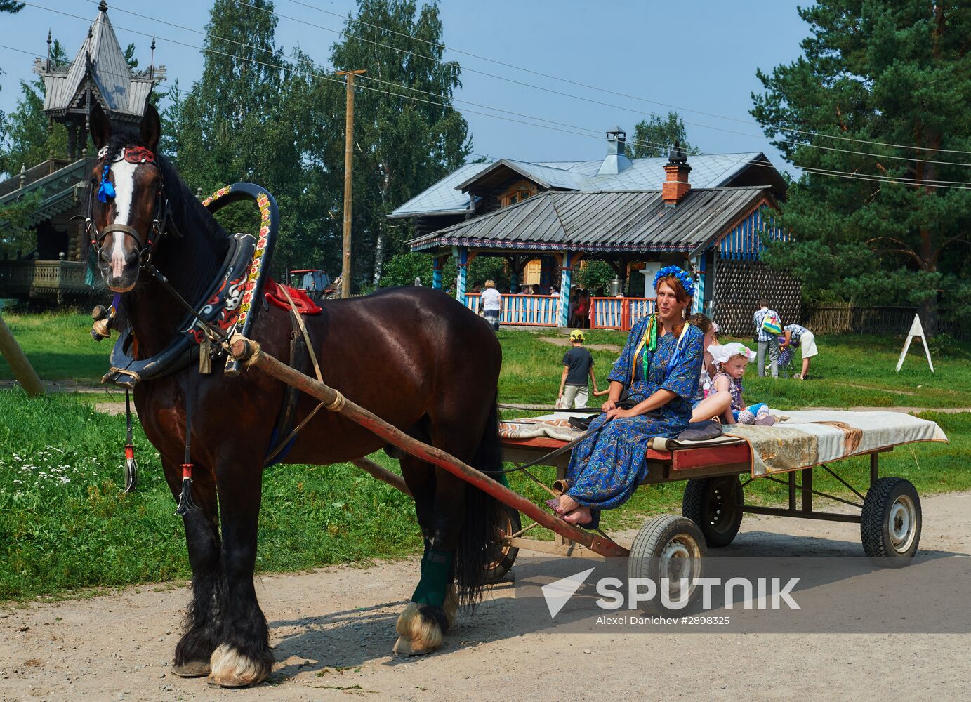 Verkhnie Mandrogi tourist village