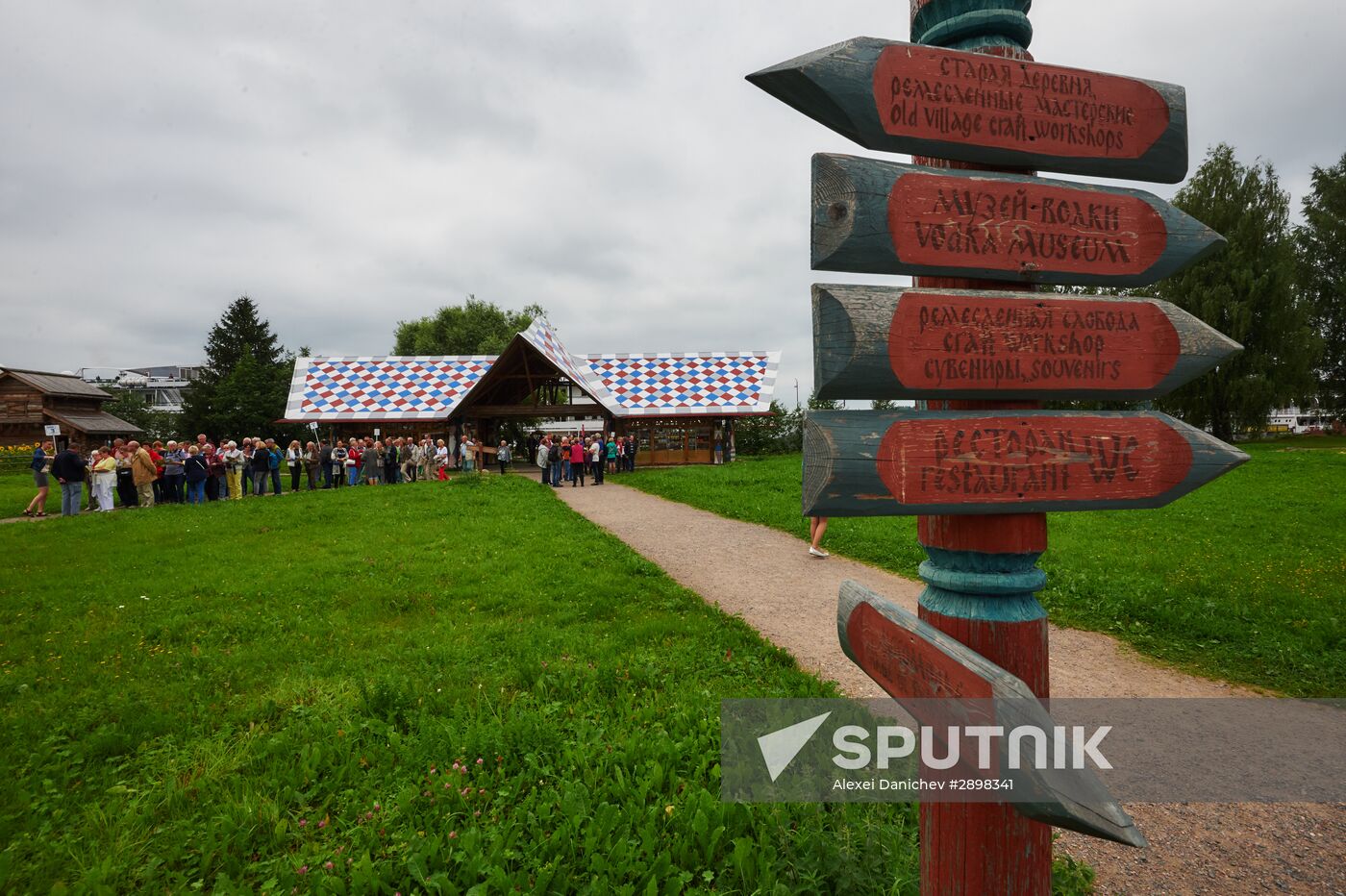 Verkhnie Mandrogi tourist village