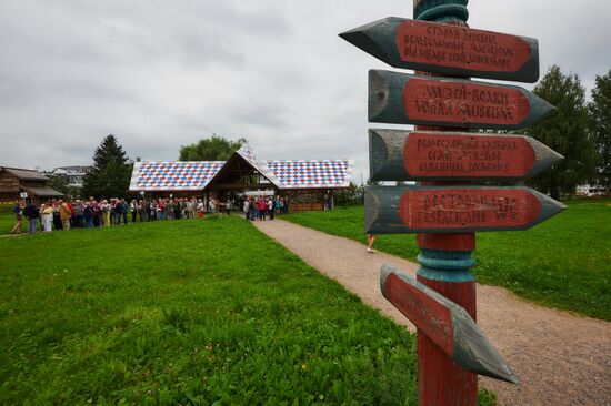 Verkhnie Mandrogi tourist village