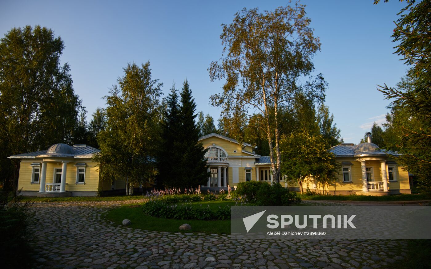 Verkhnie Mandrogi tourist village