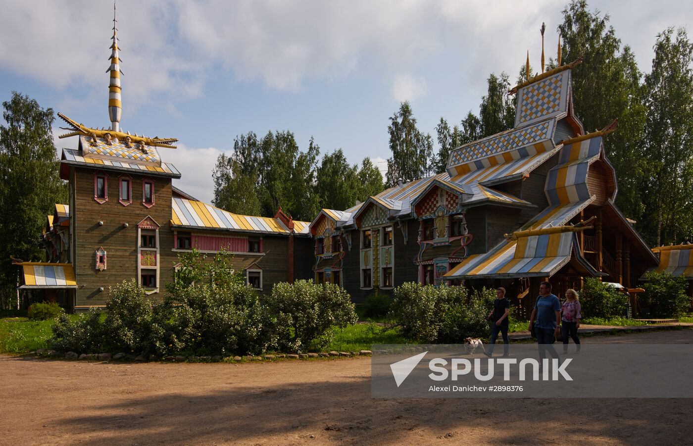 Verkhnie Mandrogi tourist village