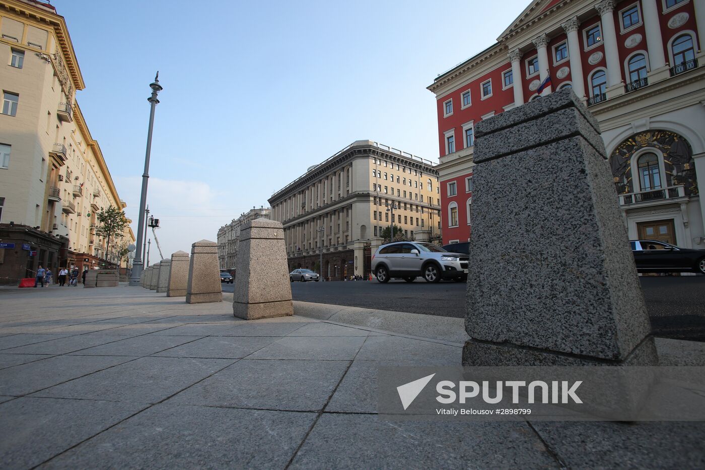 Moscow's Tverskaya Street re-opened after improvement works