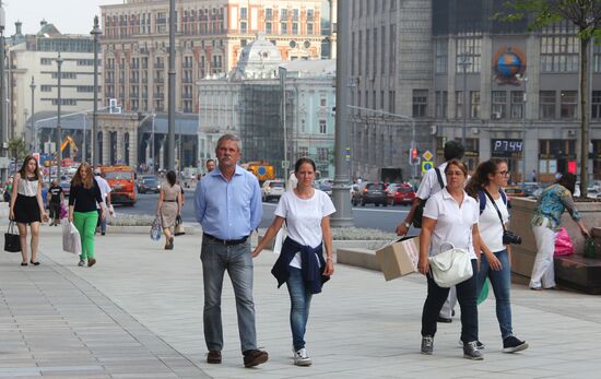 Moscow's Tverskaya Street re-opened after improvement works