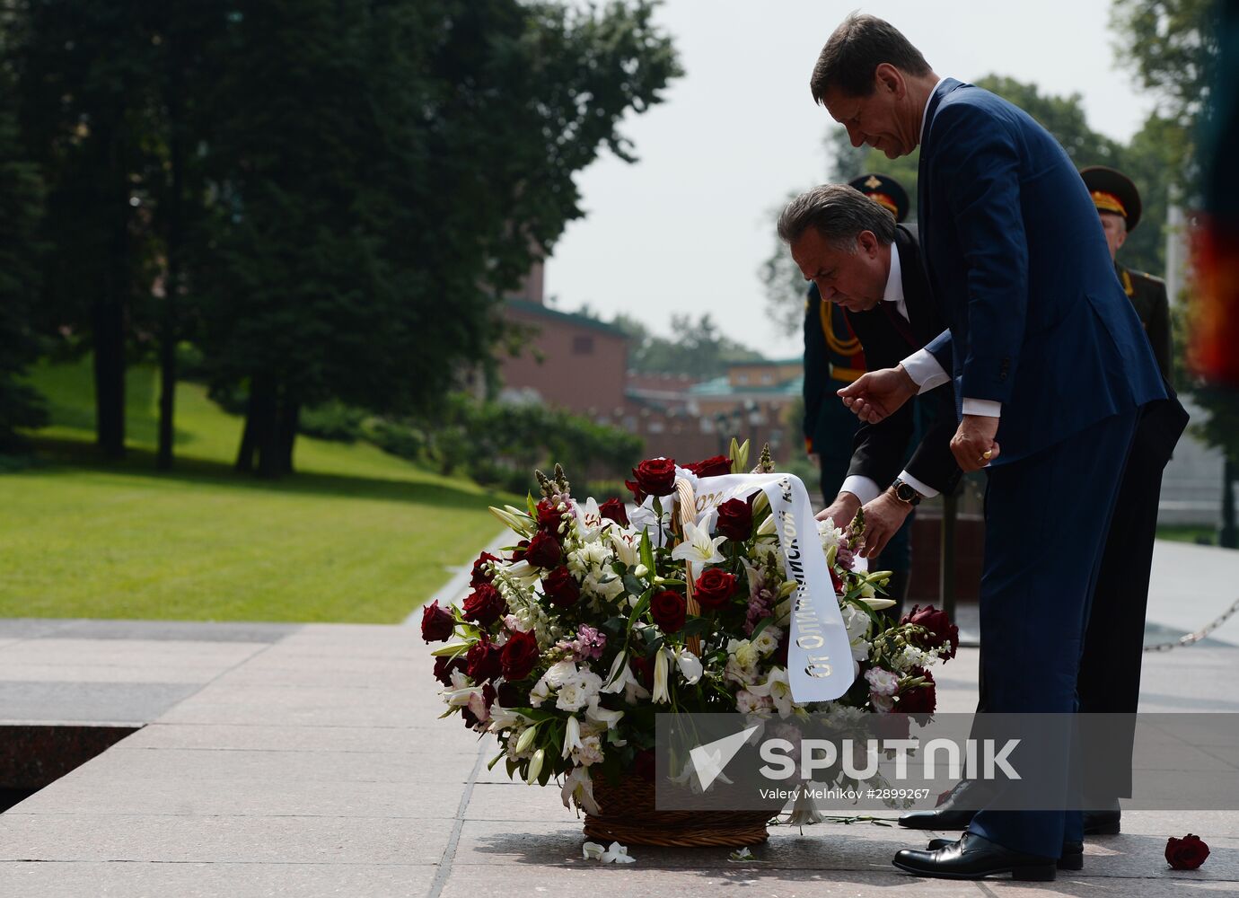 Russian Olympic team lay flowers at Eternal Flame in Alexander Garden