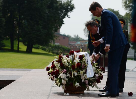 Russian Olympic team lay flowers at Eternal Flame in Alexander Garden