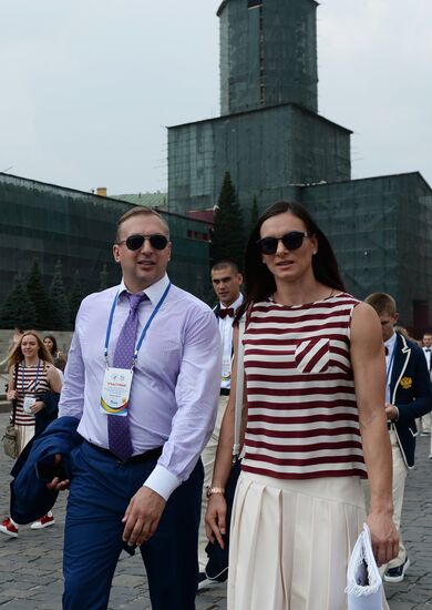 Russian Olympic team lay flowers at Eternal Flame in Alexander Garden