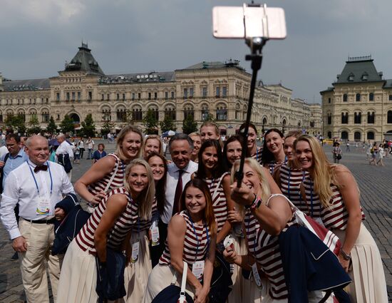 Russian Olympic team lay flowers at Eternal Flame in Alexander Garden