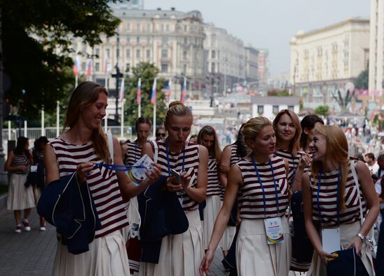 Russian Olympic team lay flowers at Eternal Flame in Alexander Garden