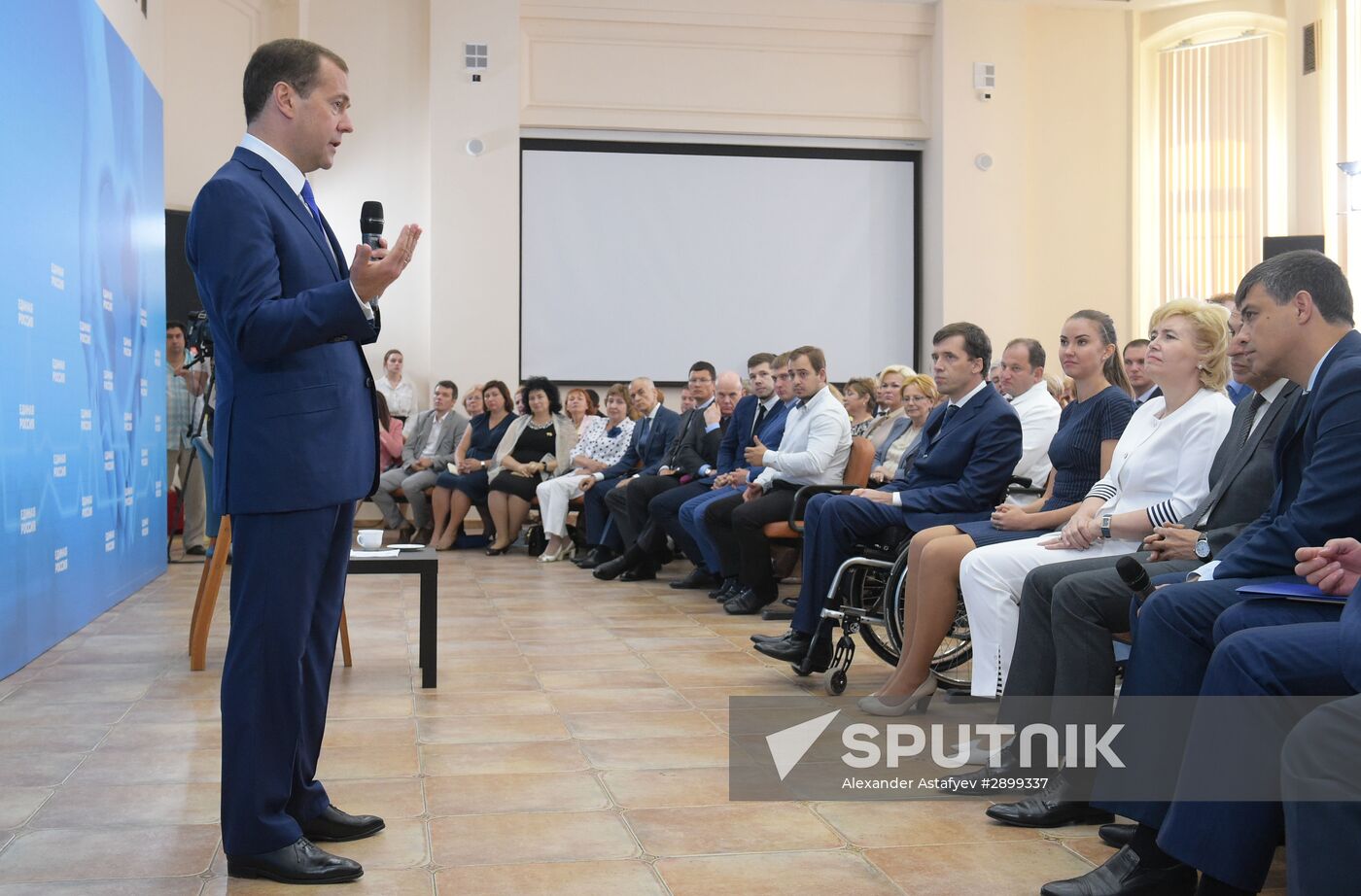 Prime Minister Dmitry Medvedev meets with United Russia party's core group in Moscow