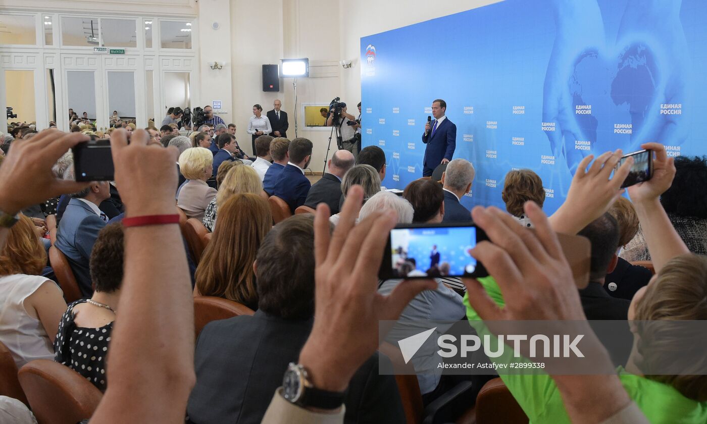 Prime Minister Dmitry Medvedev meets with United Russia party's core group in Moscow
