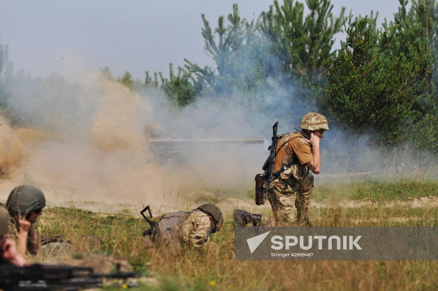 Ukrainian border troops drill