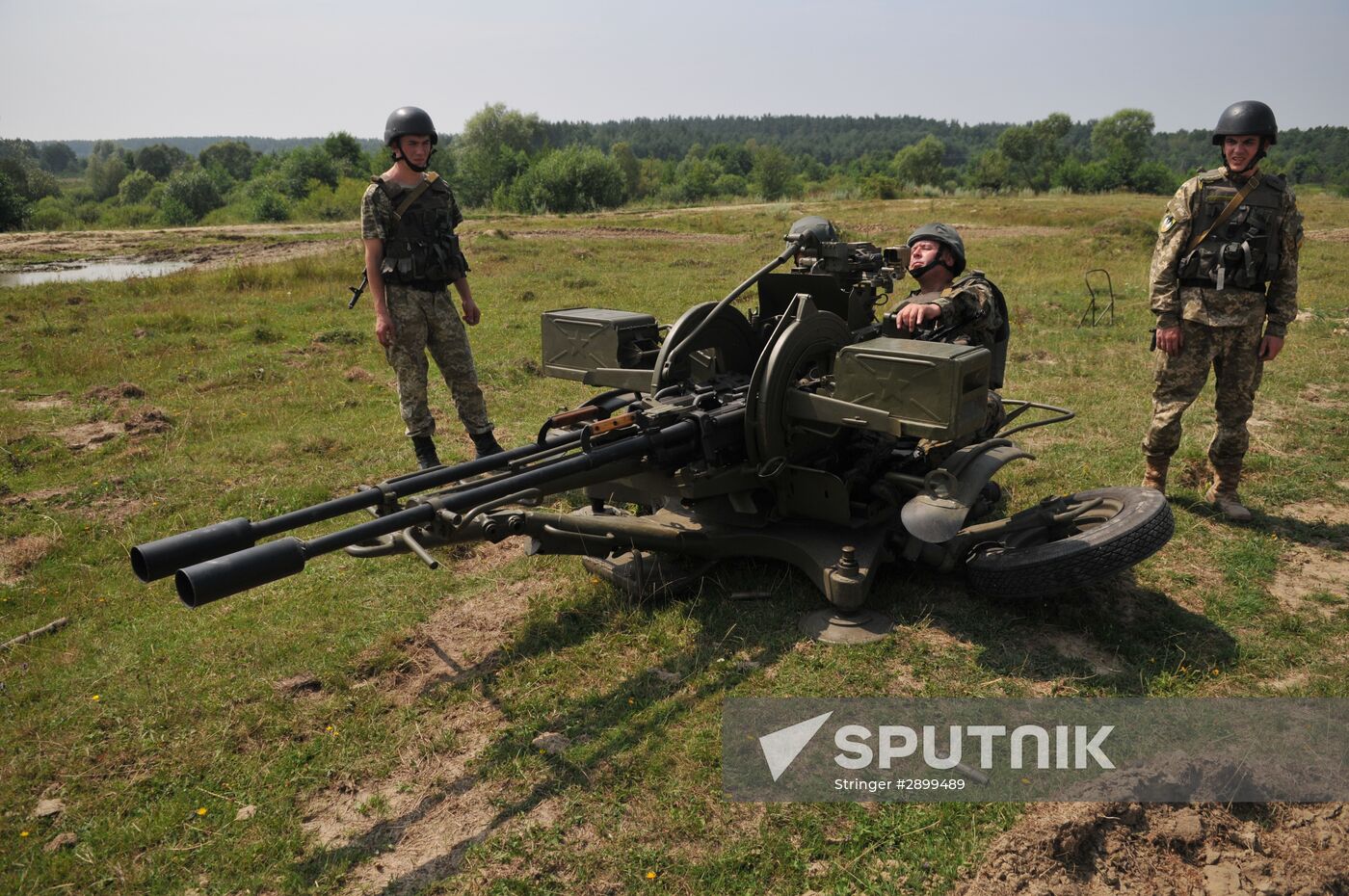 Ukrainian border troops drill