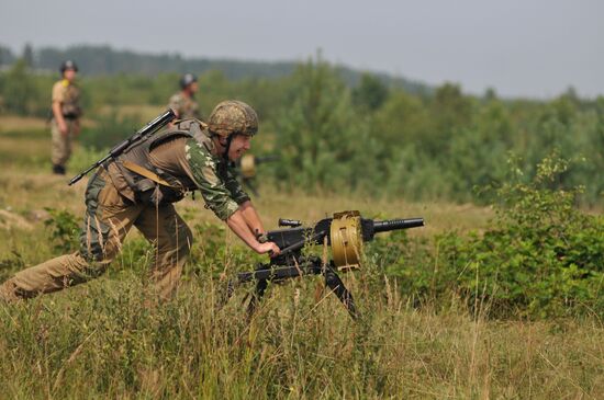 Ukrainian border troops drill