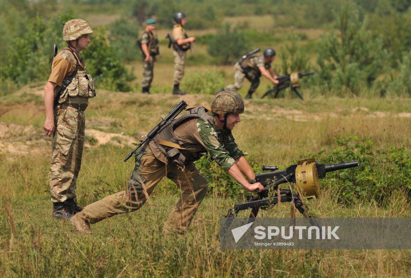 Ukrainian border troops drill