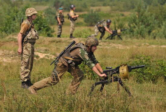 Ukrainian border troops drill
