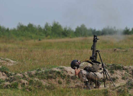 Ukrainian border troops drill