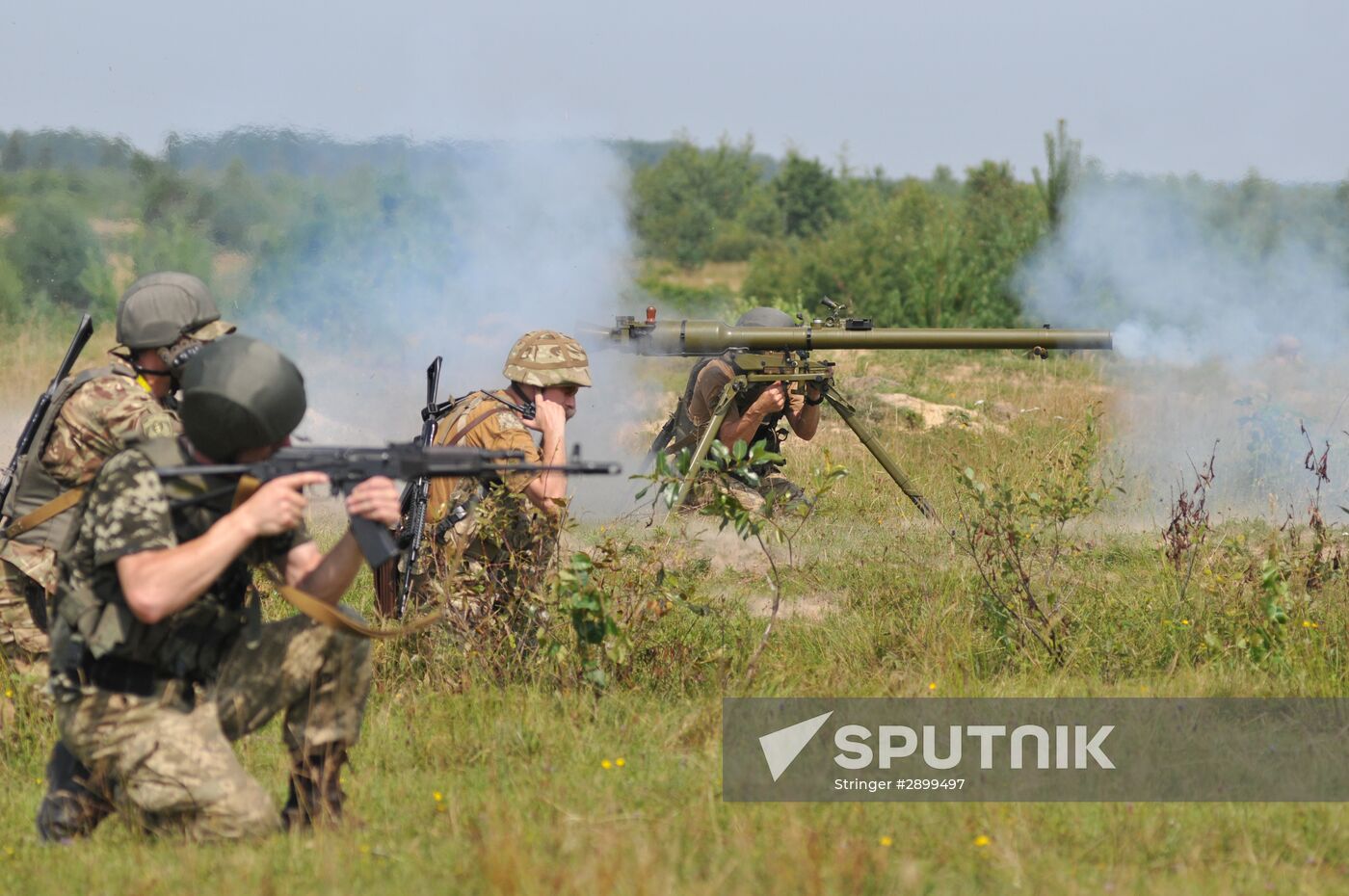 Ukrainian border troops drill