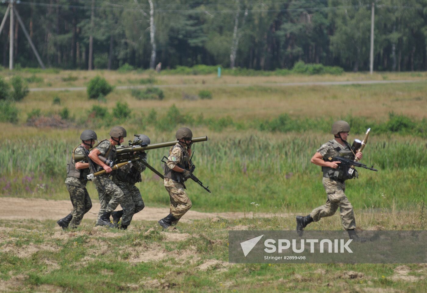 Ukrainian border troops drill