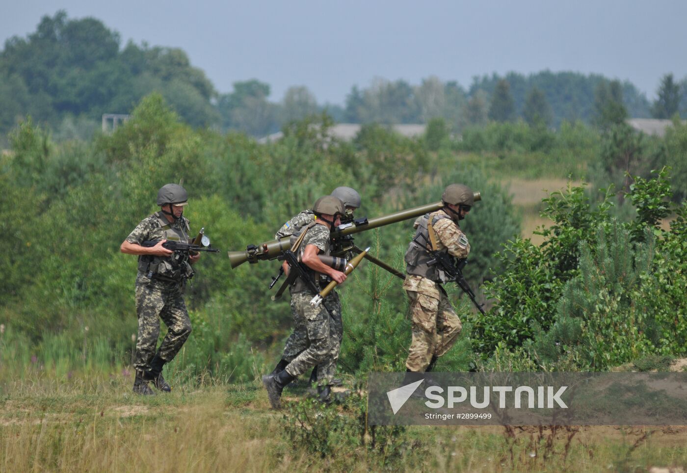 Ukrainian border troops drill