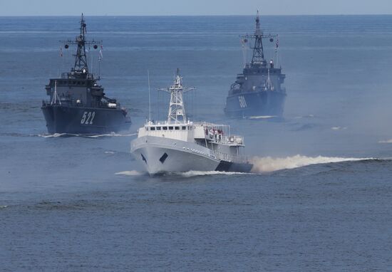 Final rehearsal of parade to mark Russian Navy Day in Baltiysk