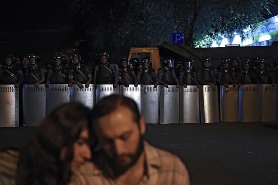 Police sends extra forces to seized road police building in Yerevan
