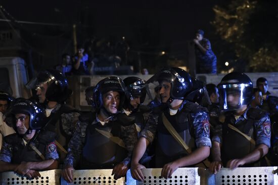 Police sends extra forces to seized road police building in Yerevan