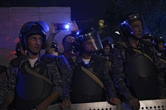 Police sends extra forces to seized road police building in Yerevan