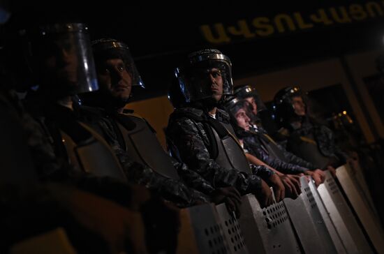 Police sends extra forces to seized road police building in Yerevan