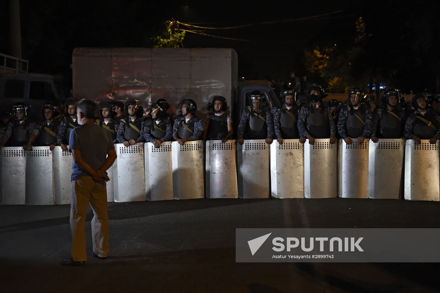Police sends extra forces to seized road police building in Yerevan
