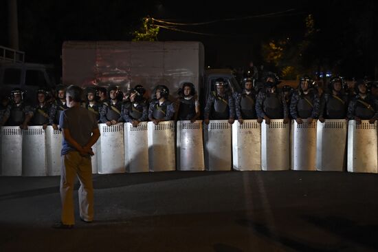 Police sends extra forces to seized road police building in Yerevan