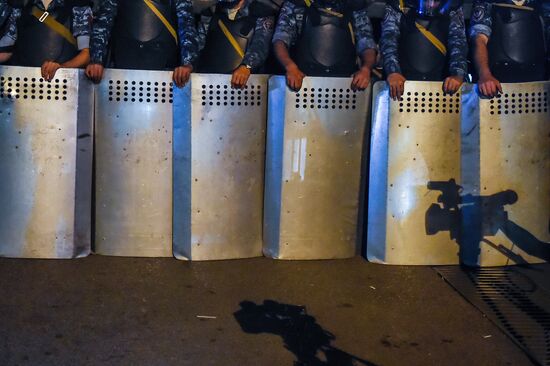 Police sends extra forces to seized road police building in Yerevan