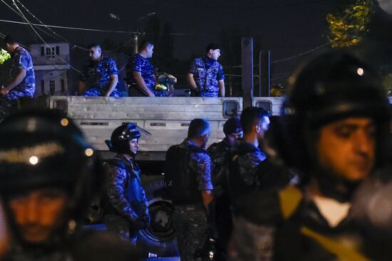 Police sends extra forces to seized road police building in Yerevan