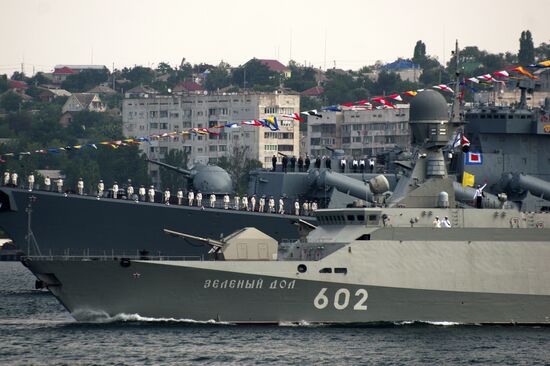 Final rehearsal of parade to mark Navy Day in Sevastopol