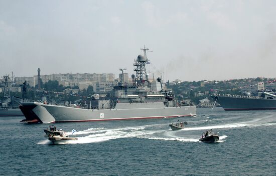 Final rehearsal of parade to mark Navy Day in Sevastopol