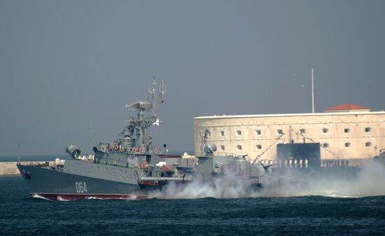 Final rehearsal of parade to mark Navy Day in Sevastopol
