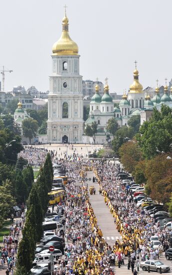 Ukrainian Orthodox Church's cross procession in Kiev