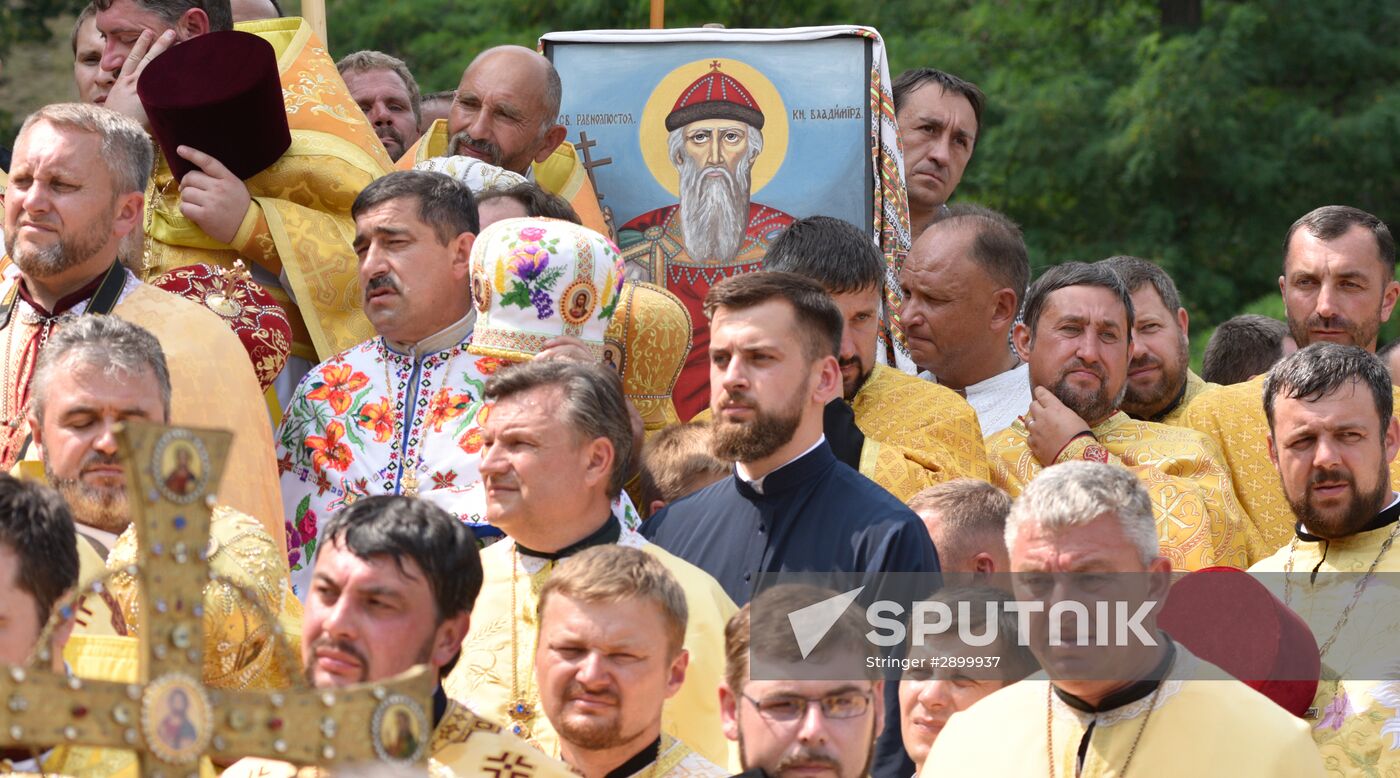 Ukrainian Orthodox Church's cross procession in Kiev
