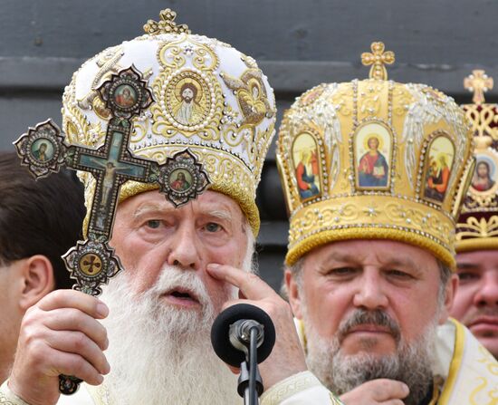 Ukrainian Orthodox Church's cross procession in Kiev