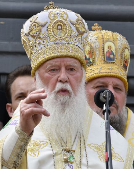 Ukrainian Orthodox Church's cross procession in Kiev