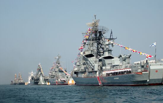 Final rehearsal of parade to mark Navy Day in Sevastopol