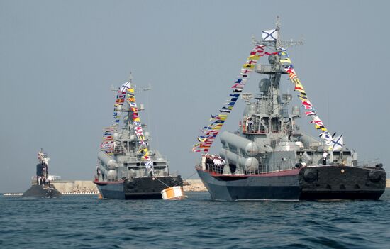 Final rehearsal of parade to mark Navy Day in Sevastopol