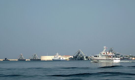 Final rehearsal of parade to mark Navy Day in Sevastopol