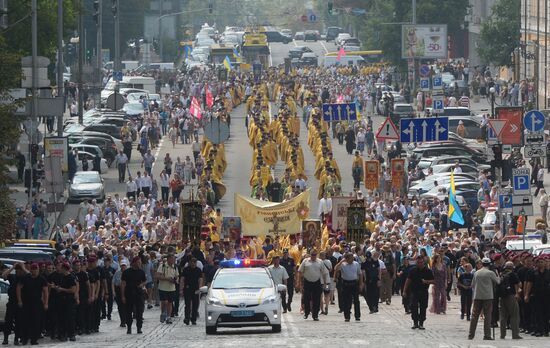 Ukrainian Orthodox Church's cross procession in Kiev