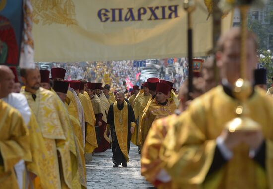 Cross procession of Ukrainian Orthodox Church in Kiev