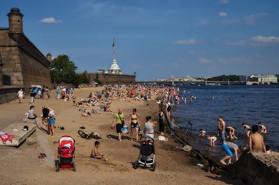 St. Petersburg residents enjoy beach by the Peter and Paul Fortress