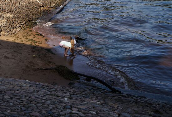 St. Petersburg residents enjoy beach by the Peter and Paul Fortress