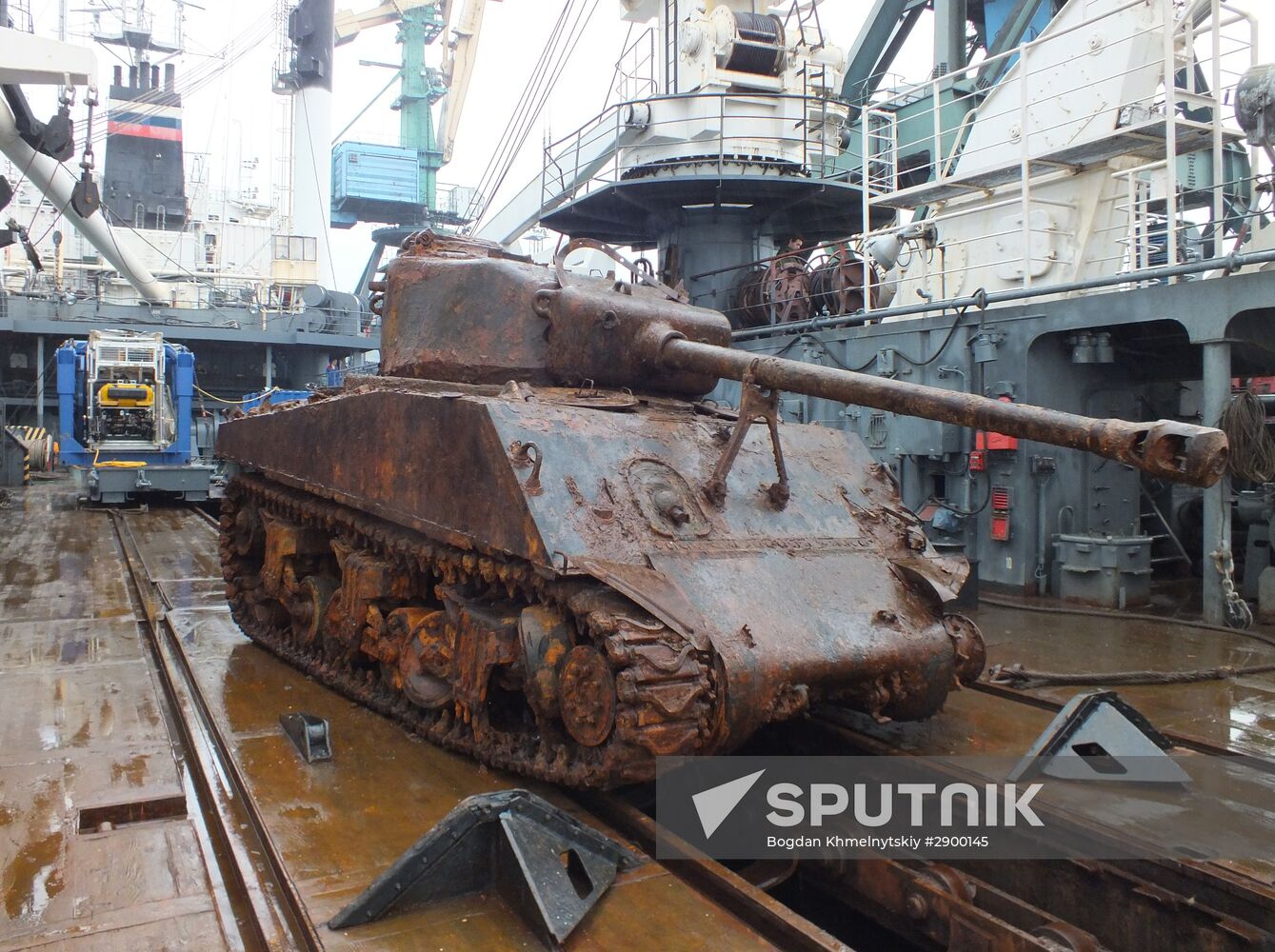 US Sherman tank raised from bottom of Barents Sea